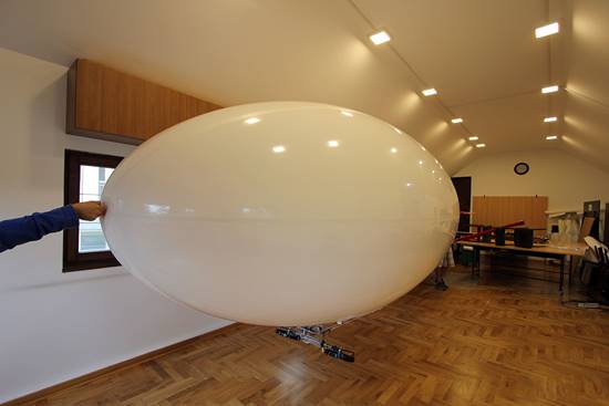 5-m-rc-blimp-front-view